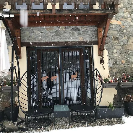 Au Sommet Des Narcisses Bed & Breakfast