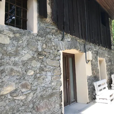 Au Sommet Des Narcisses Bed & Breakfast